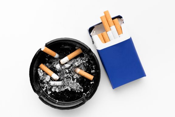 1 ashtray-pack-cigarettes.jpg