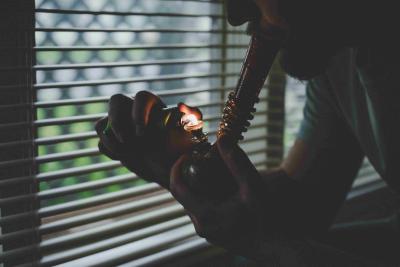 bong smoking